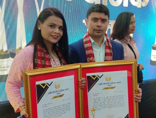 रङ्ग पत्रकार सबिता पोख्रेल र  संचारकर्मी राजु बोहरा  पत्रकारिता सम्मानबाट सम्मानित