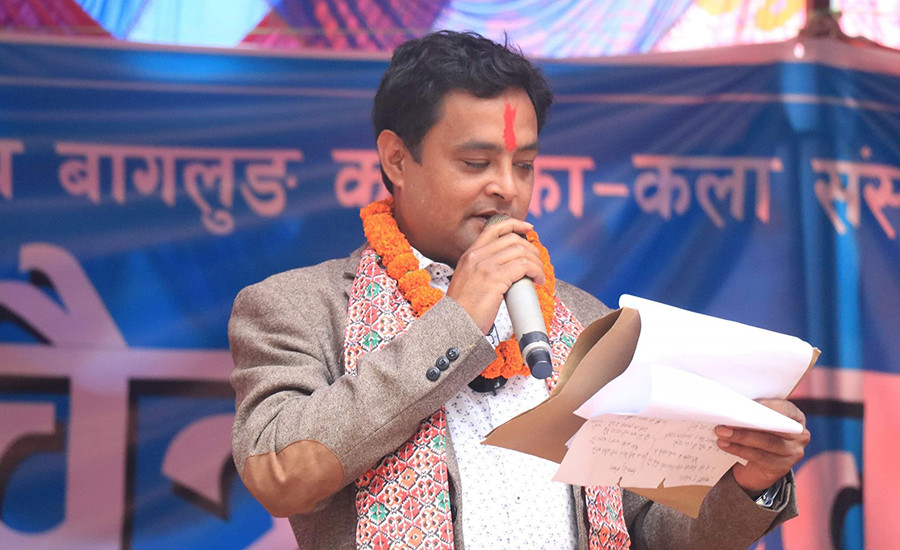 लोक गायक विष्णु खत्री माओवादीबाट गलकोटको मेयर उम्मेद्‍वारमा सिफारिस